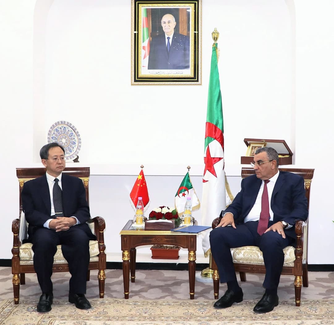 التعاون في مجال منشآت السكك الحديدية محور لقاء جلاوي مع نائب رئيس الوكالة الصينية للتعاون الدولي