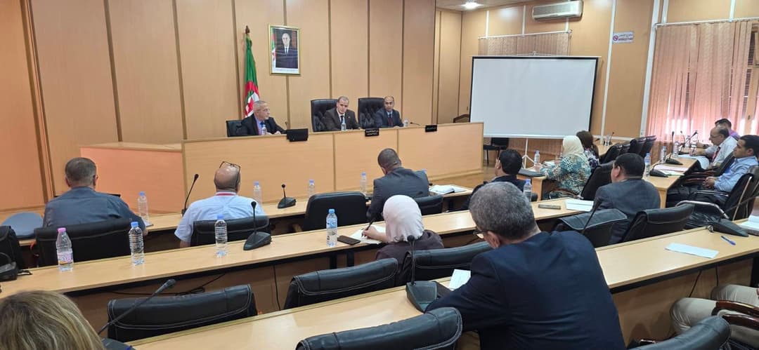 السيد رزيق يترأس اجتماع عمل مع ممثلي البنوك والجمارك