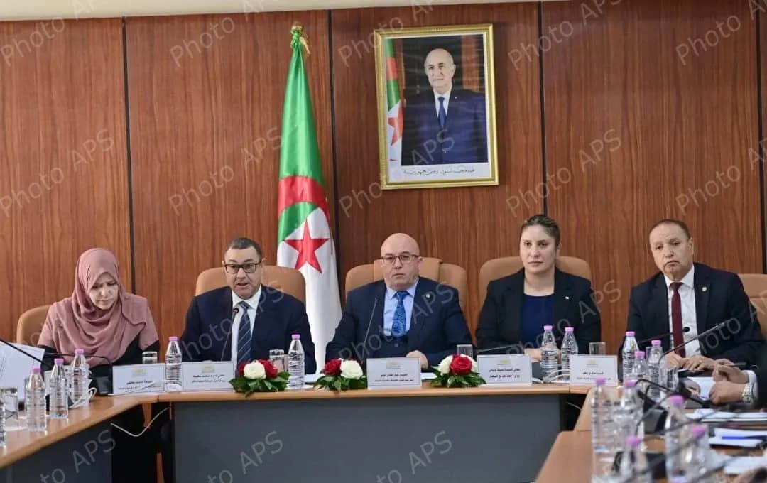 السيد سعيود يعرض مشروع القانون المحدد للدوائر الانتخابية أمام لجنة الشؤون القانونية