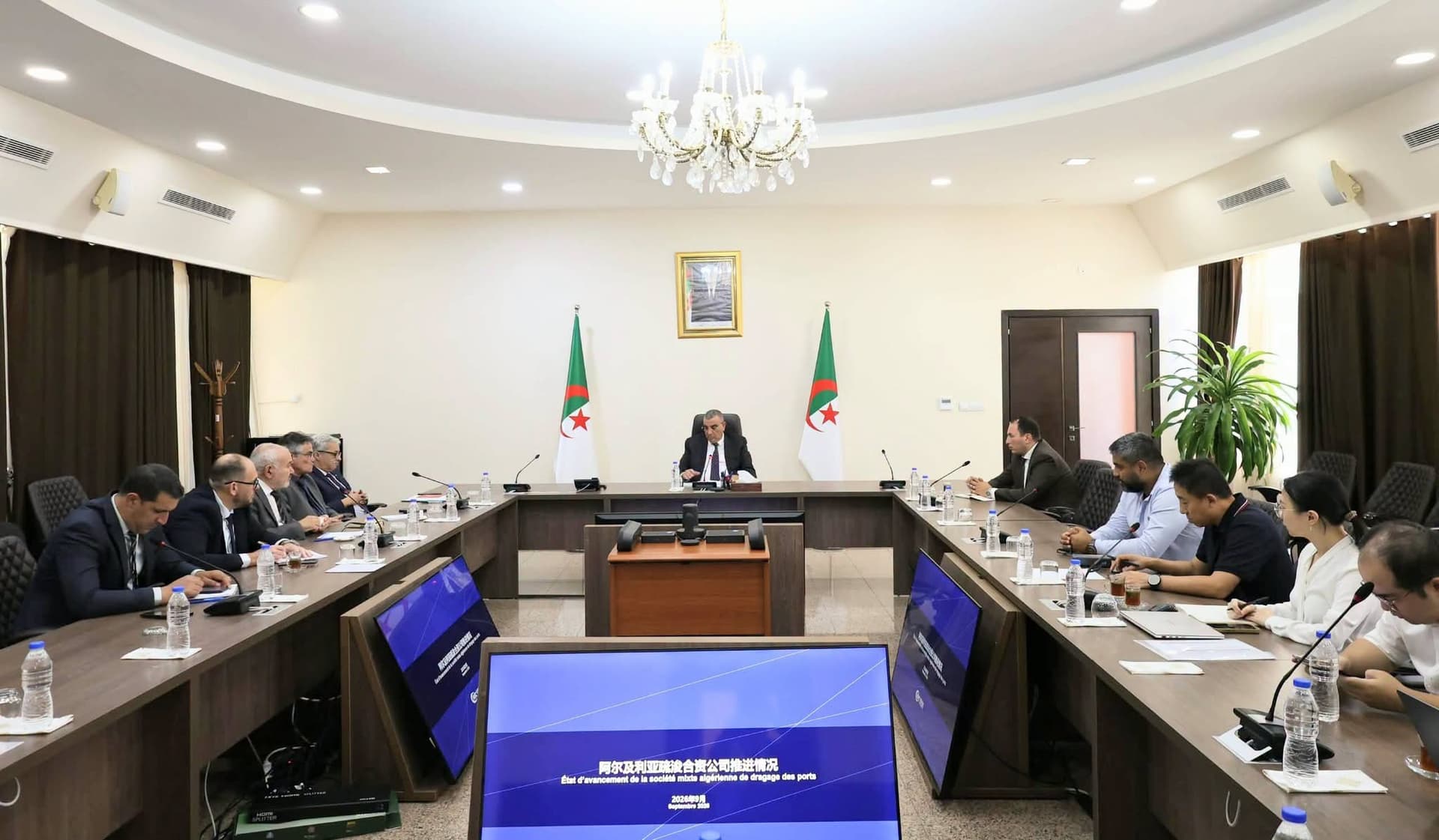 جلاوي يترأس اجتماعا تنسيقيا لمناقشة مخطط عمل الشركة الجزائرية-الصينية المختلطة