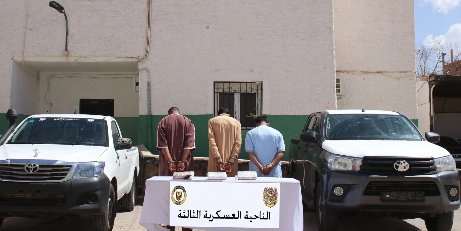 إرهابي يسلم نفسه للسلطات العسكرية ببرج باجي مختار
