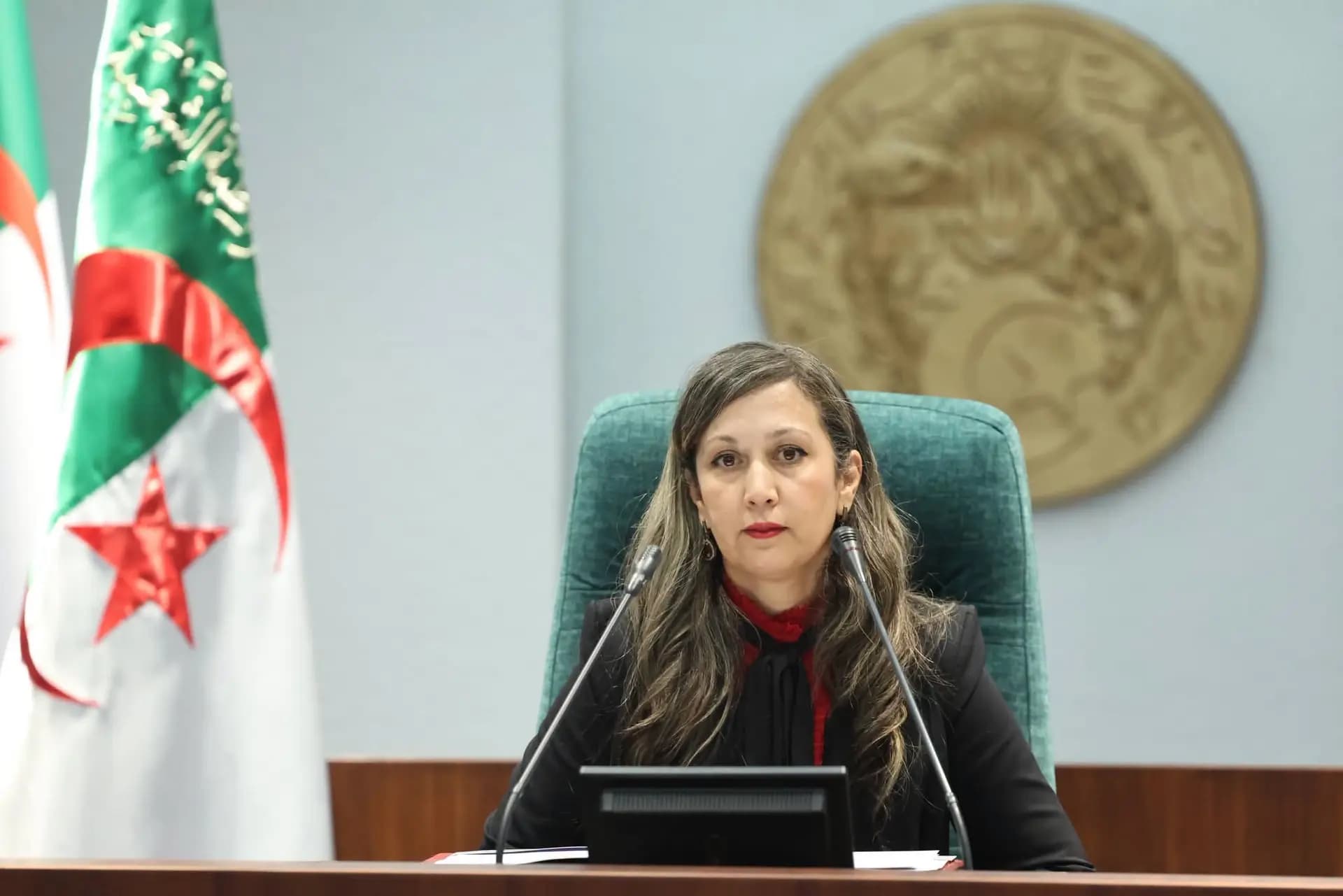 رئيسة المجلس الشعبي الوطني تهنئ يونس عياشي بعد تتويجه بطلا للعالم في الوثب العالي