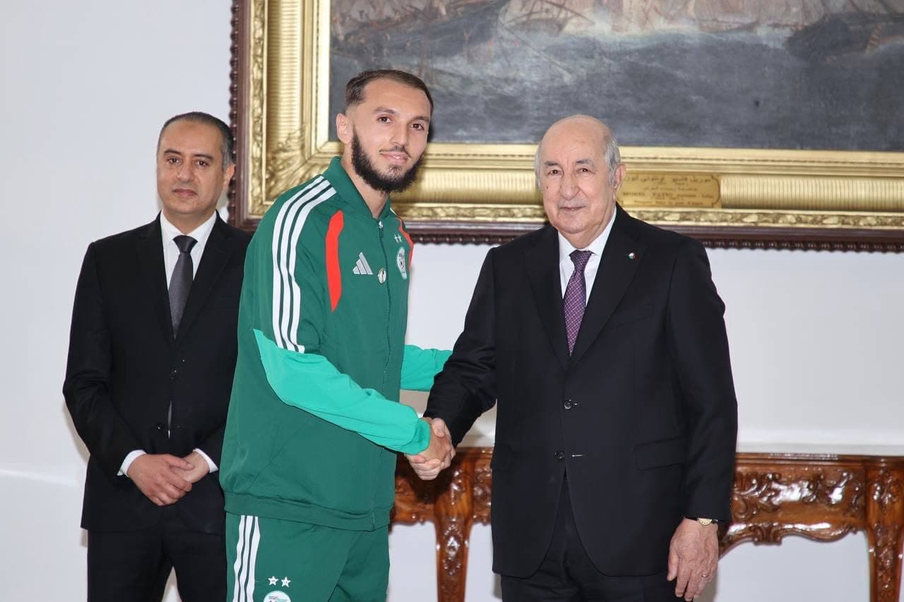 رئيس الجمهورية يستقبل بعثة المنتخب الوطني