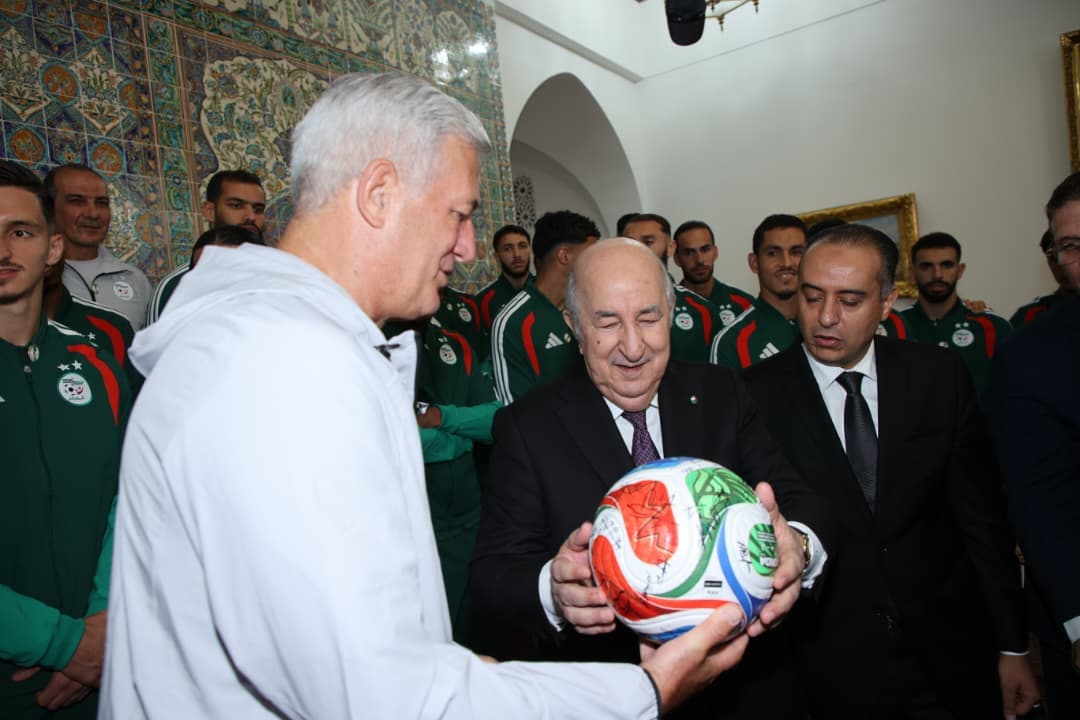 رئيس الجمهورية يستقبل بعثة المنتخب الوطني