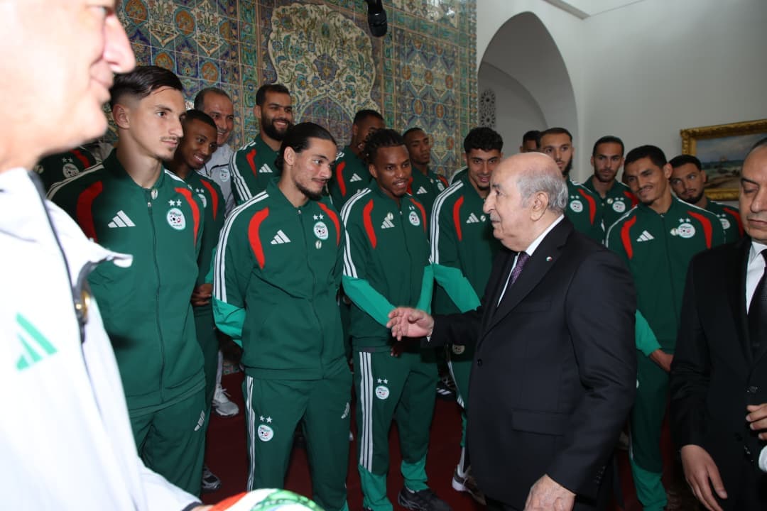 رئيس الجمهورية يستقبل بعثة المنتخب الوطني