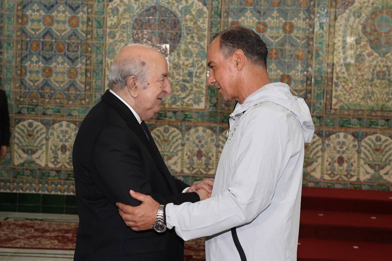 رئيس الجمهورية يستقبل بعثة المنتخب الوطني