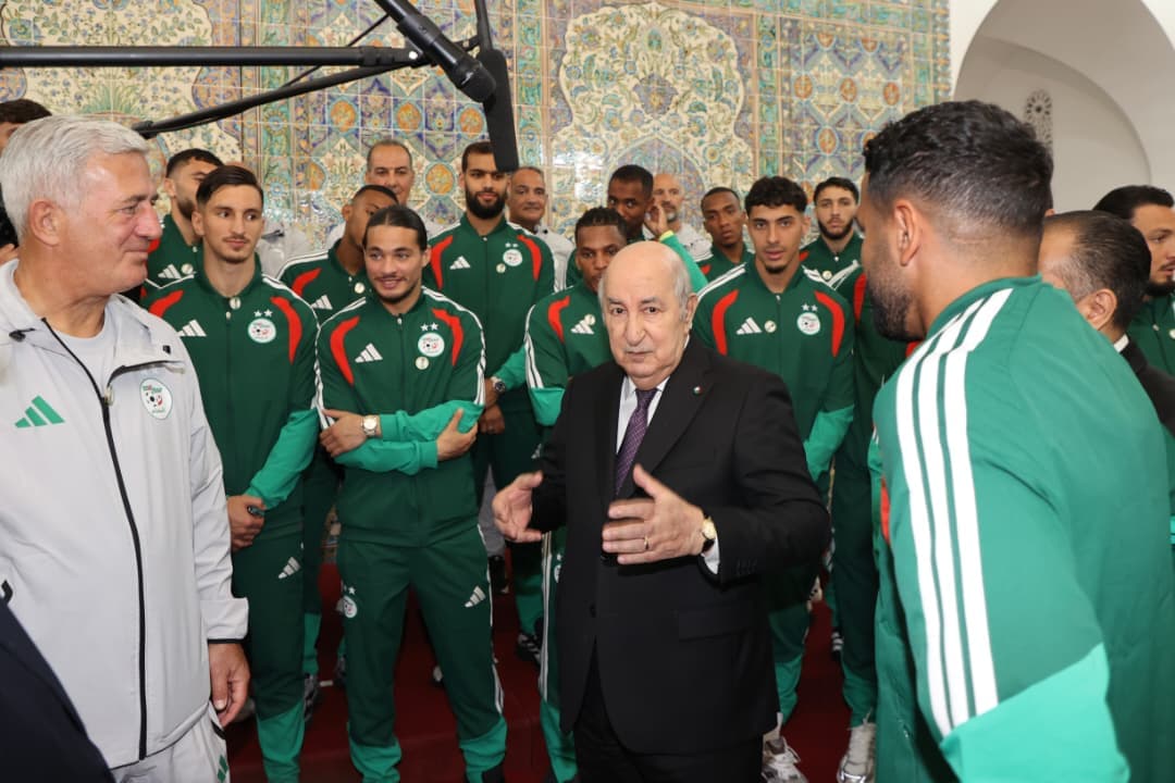 رئيس الجمهورية يستقبل بعثة المنتخب الوطني