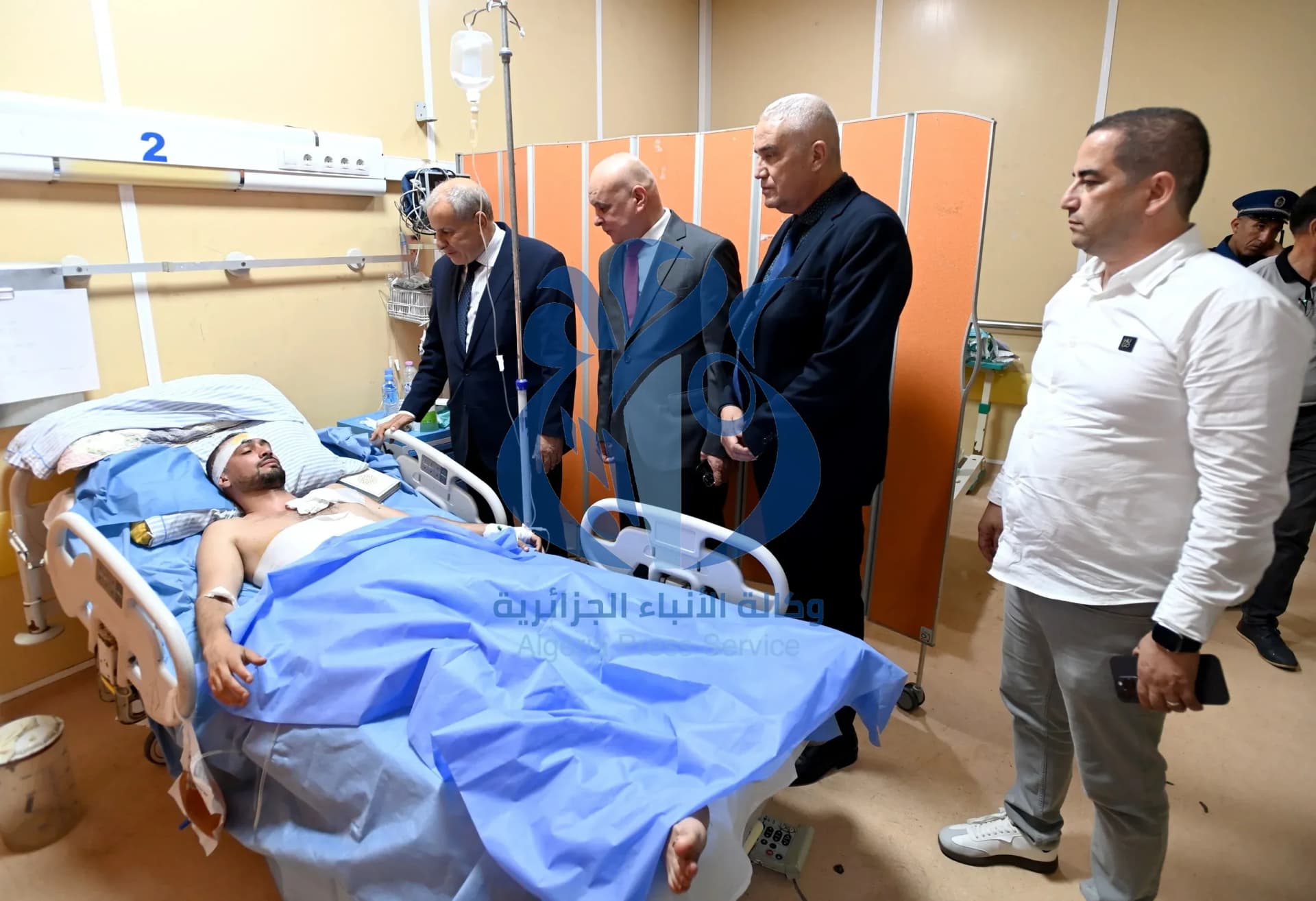 تنقل الرئيس المدير العام لمجمع سوناطراك, السيد رشيد حشيشي, مساء أمس الأحد, إلى المستشفى الجامعي ببني مسوس, لعيادة الأنصار الذين أصيبوا إثر الحادث الذي وقع يوم السبت بملعب 5 جويلية