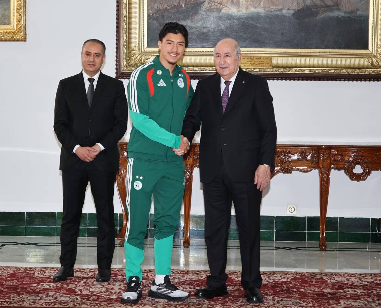 رئيس الجمهورية يستقبل بعثة المنتخب الوطني