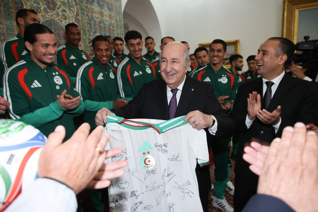 رئيس الجمهورية يستقبل بعثة المنتخب الوطني