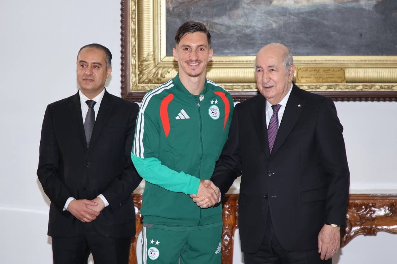 رئيس الجمهورية يستقبل بعثة المنتخب الوطني