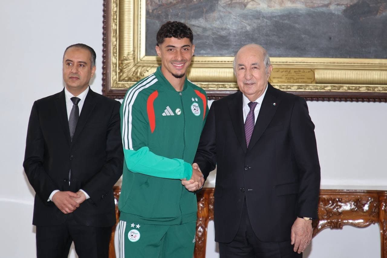 رئيس الجمهورية يستقبل بعثة المنتخب الوطني