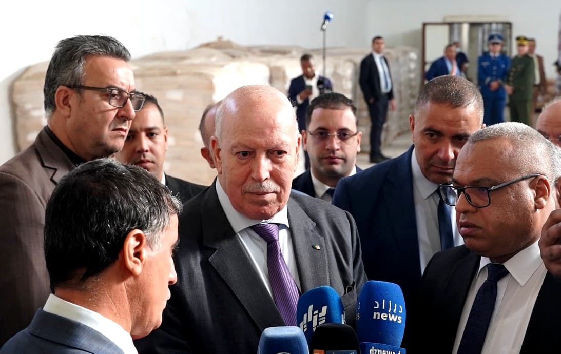 أكد وزير الصناعة, يحي بشير, يوم الثلاثاء بولاية أدرار, أن إعادة بعث نشاط المؤسسات والمشاريع المسترجعة سيساهم في تعزيز الديناميكية الاقتصادية محليا وجهويا ووطنيا.