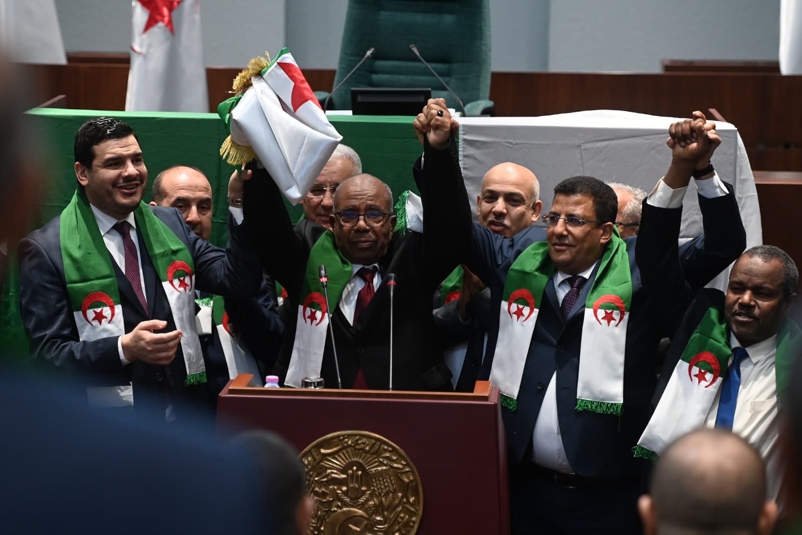 الجزائر - اعتبر منسق اللجنة الوطنية للتاريخ والذاكرة, محمد لحسن زغيدي, يوم الأربعاء, خطوة تجريم الاستعمار الفرنسي في الجزائر لحظة تاريخية, سطر معالمها رئيس الجمهورية, السيد عبد المجيد تبون.