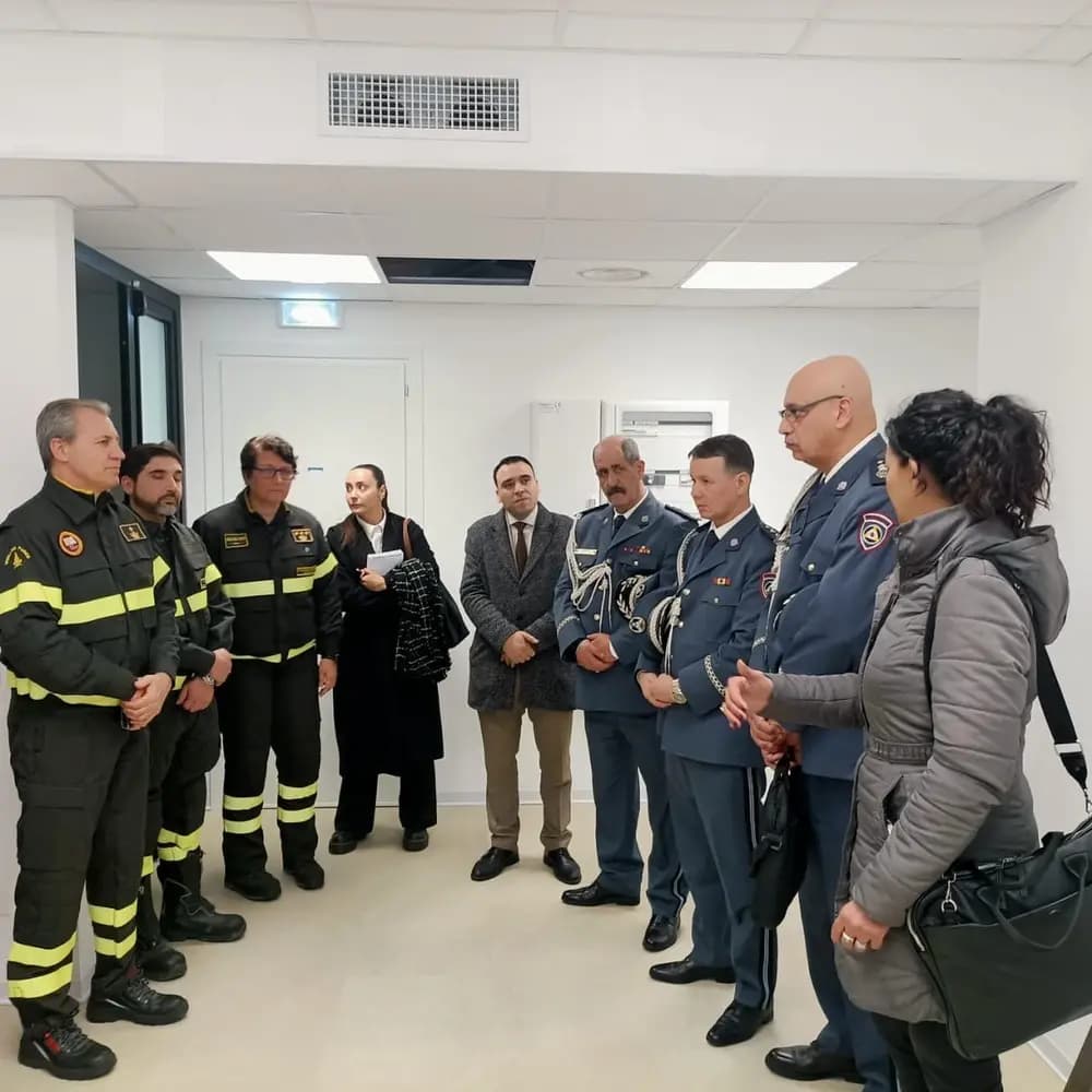 民防总局局长访问意大利国家消防队作战培训学校