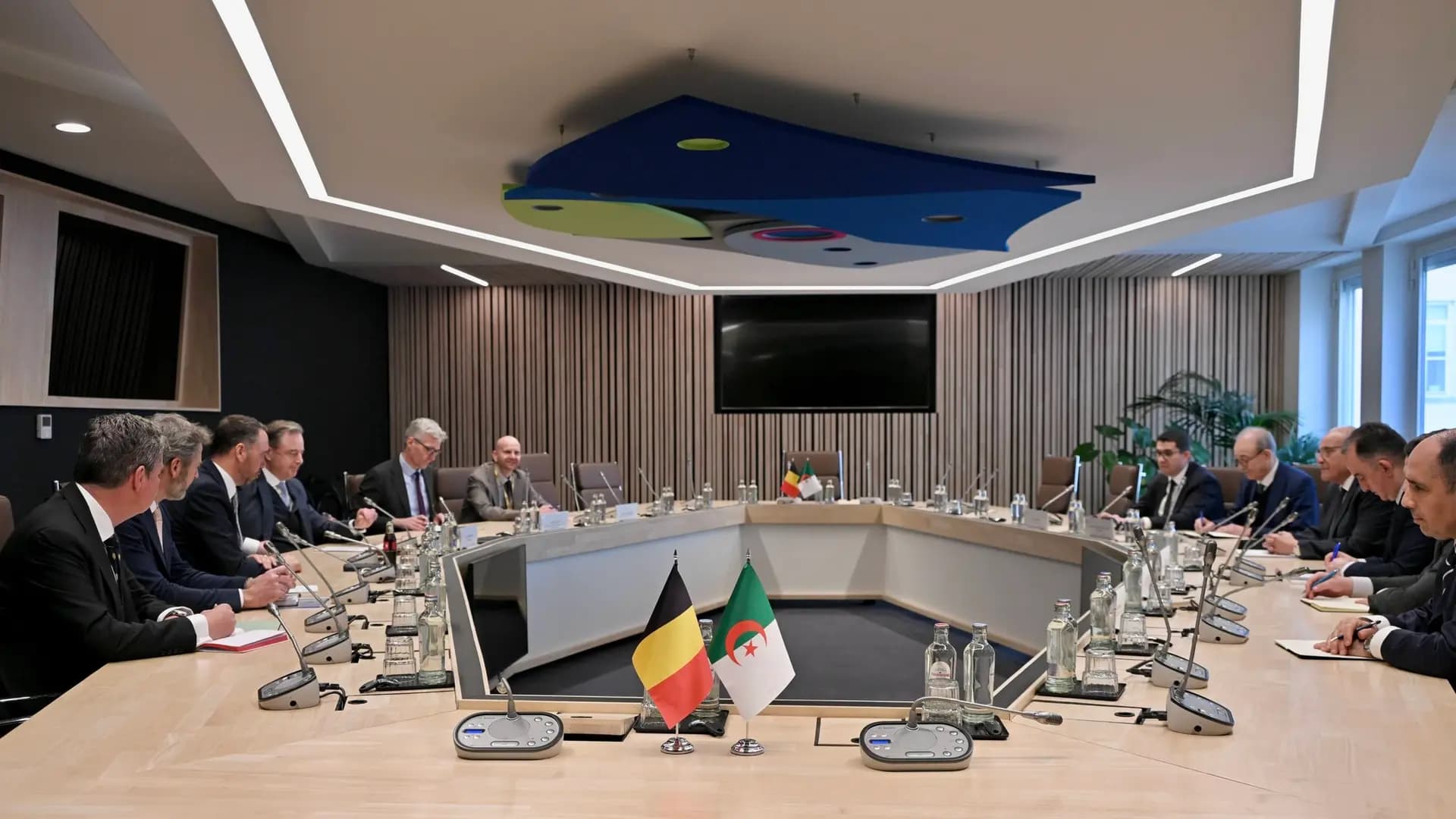 阿塔夫在布鲁塞尔会见比利时首相