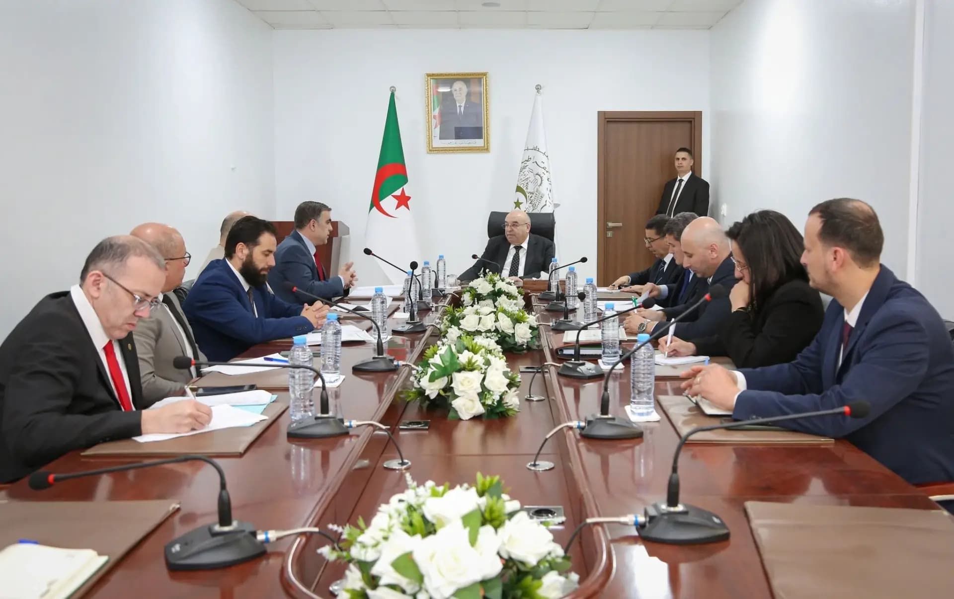 与全国药剂师工会就药品销售的监管与组织进行审查