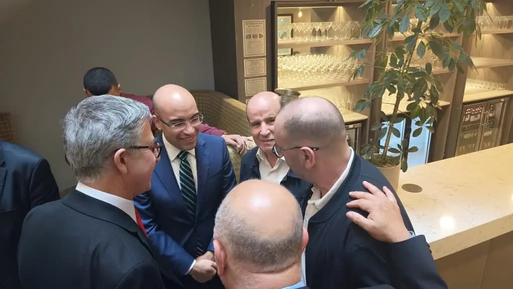 沙伊卜会见了居住在曼彻斯特的阿尔及利亚侨民社区成员