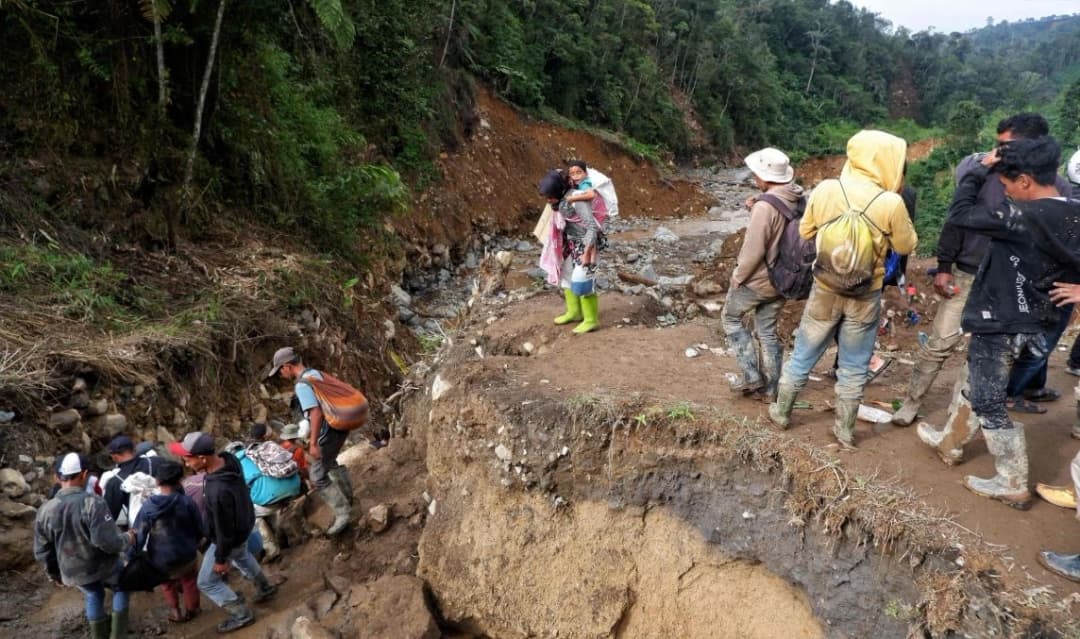 印度尼西亚：山体滑坡造成7人死亡，80多人失踪