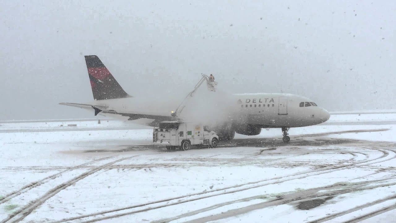 美国：受冬季风暴影响，逾1万架次航班延误