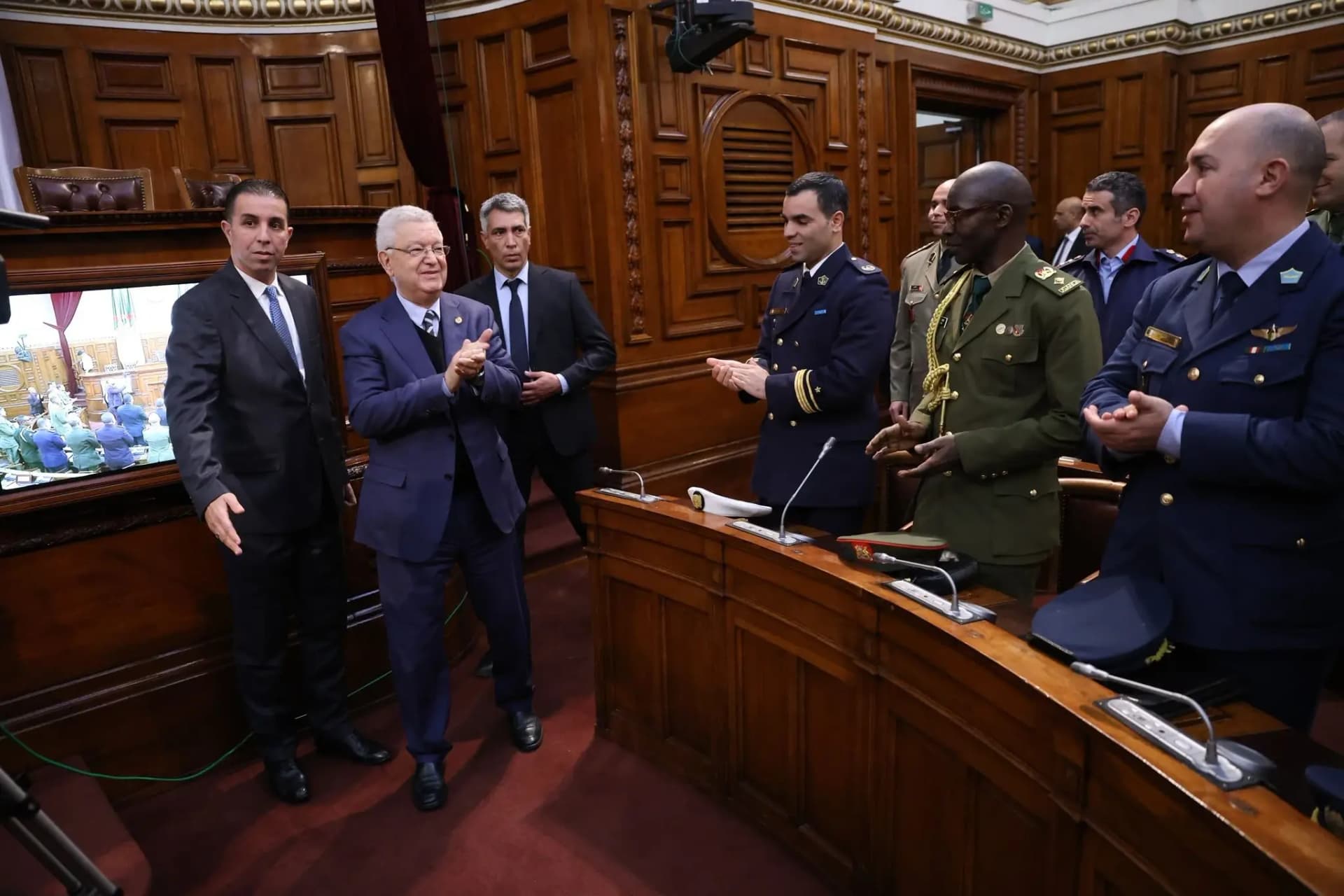 纳斯里先生接见第一军事区高级军事学院官兵代表团