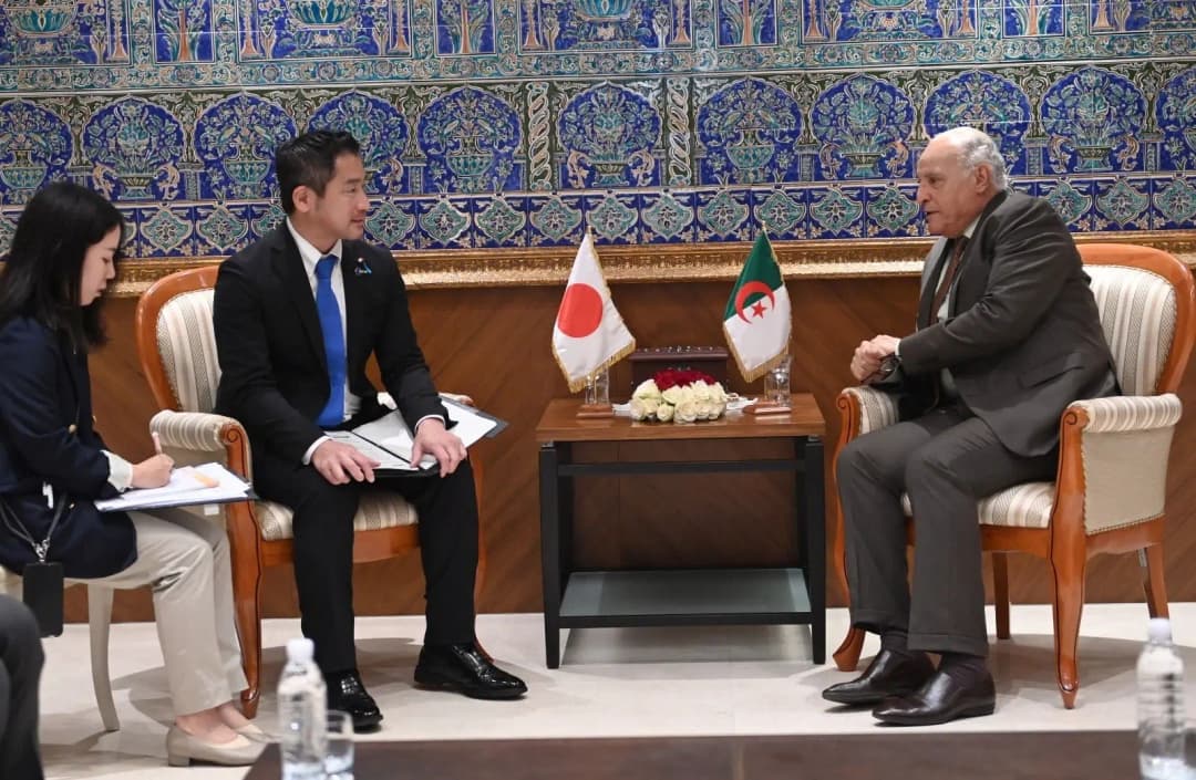 阿塔夫会见日本外务副大臣