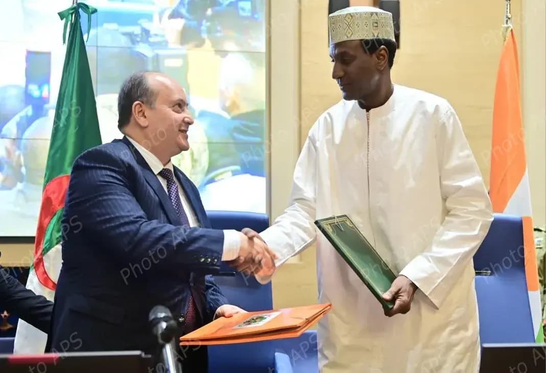 在尼亚美签署多项协议与合作计划