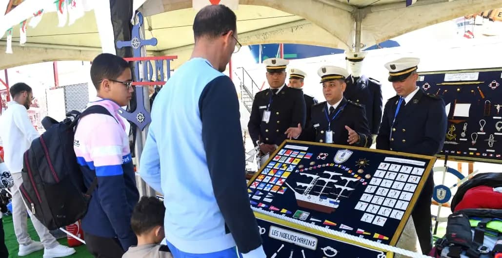 启动海岸警卫队国家服务开放日活动