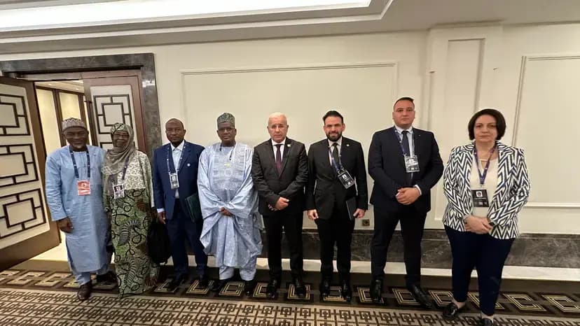 布加利在伊斯坦布尔与尼日尔共和国重建咨询委员会主席举行会谈