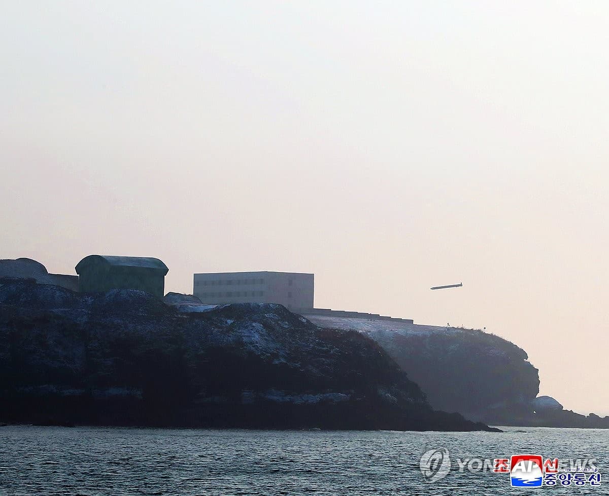 朝鲜进行了两次远程巡航导弹试射