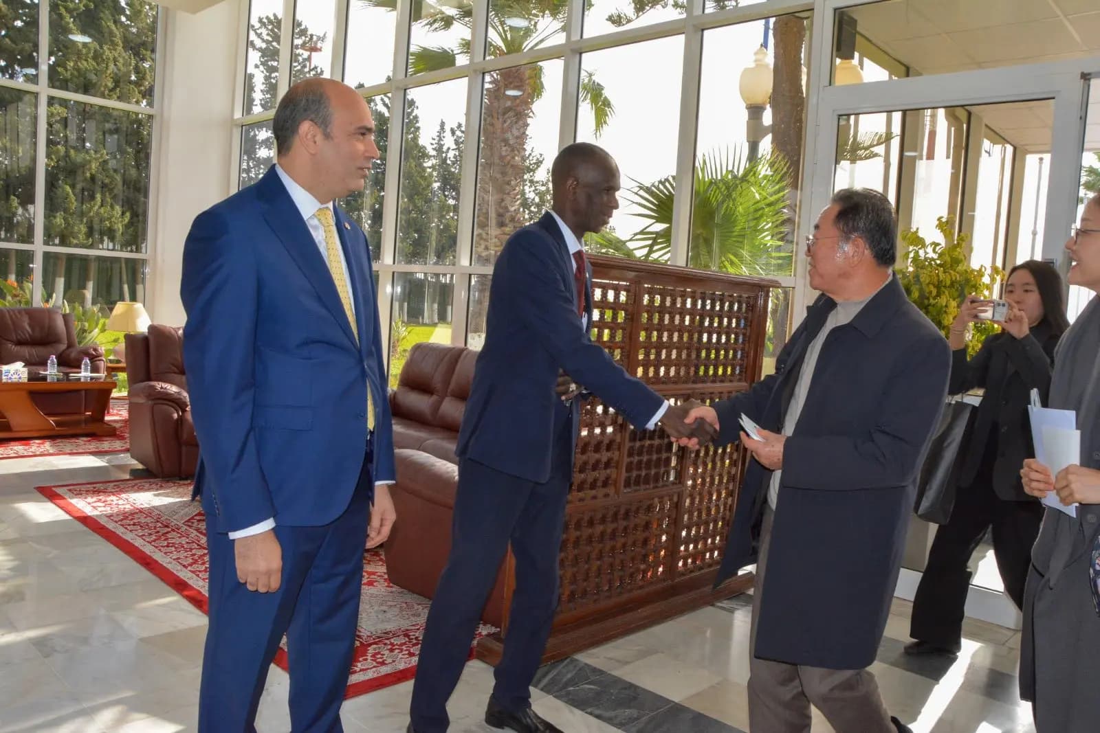 来自大韩民国的议会代表团对阿尔及利亚进行正式访问