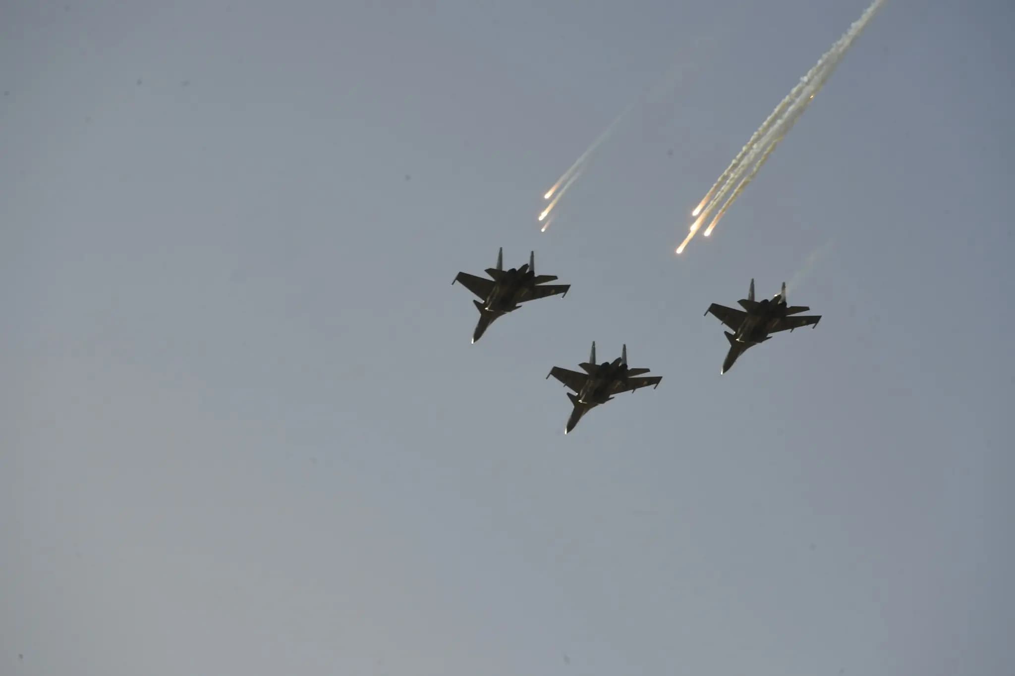 沙内格里哈大将在因盖扎姆监督实弹战术演习