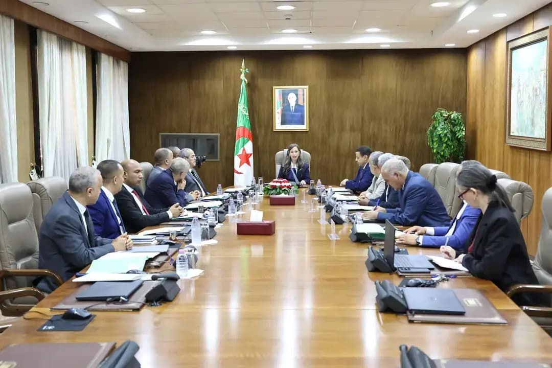 召开协调会议协商各议会党团副议长席位分配