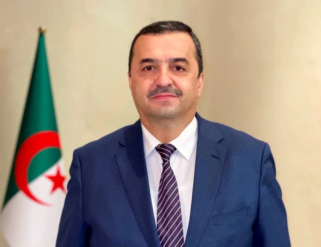 受总统委派，阿尔卡布开始对布基纳法索进行工作访问