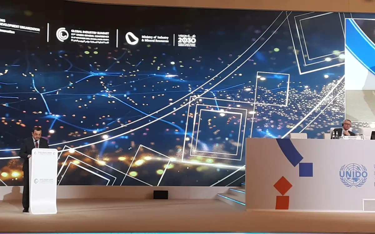 阿尔及利亚部长阿尔卡布在利雅得表示，阿尔及利亚期待与联合国工业发展组织扩大合作