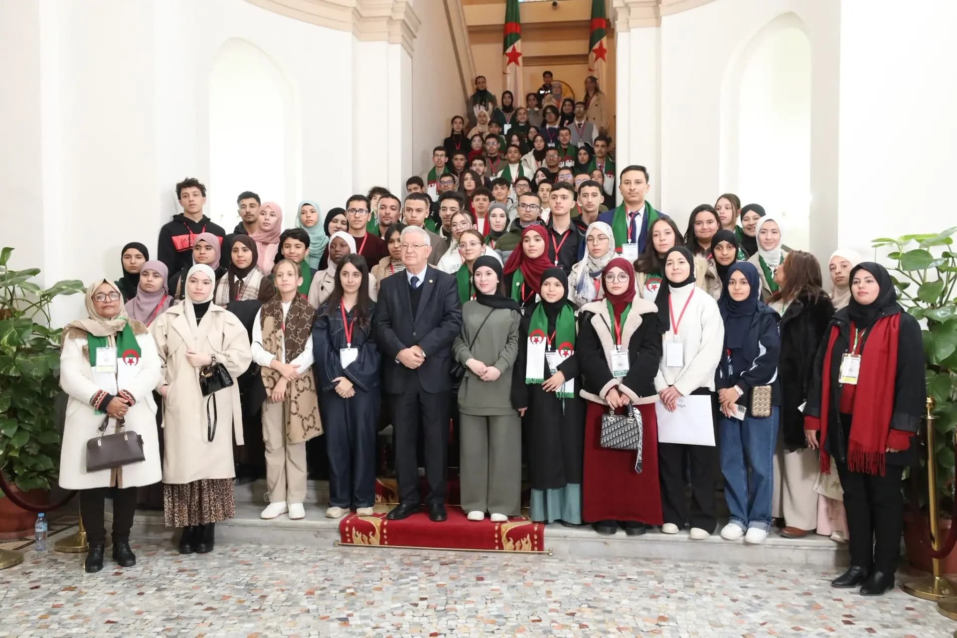 纳斯里先生会见阿尔及利亚儿童议会议员代表
