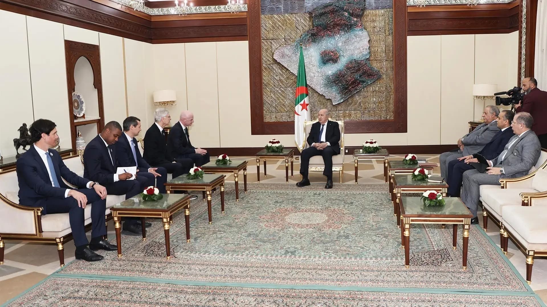 共和国总统会见国际足联主席