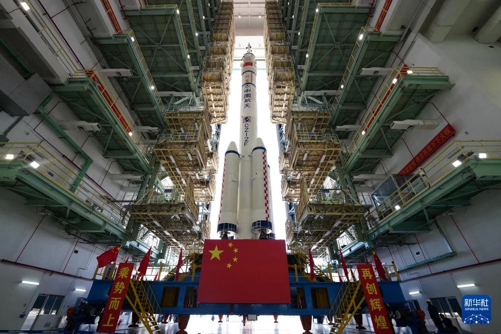 中国航天
中国发射“神舟二十二号”飞船