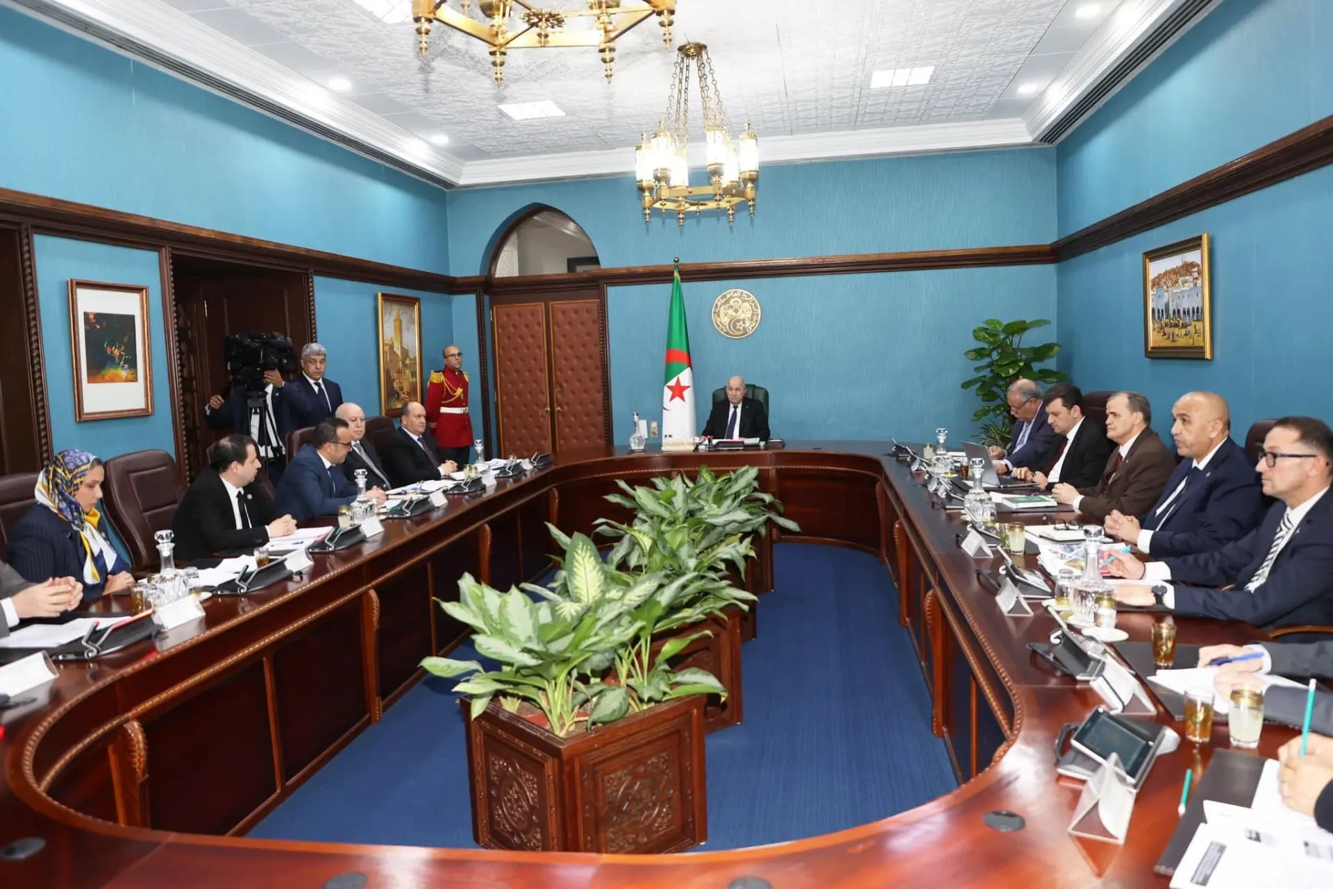 共和国总统主持农业机械化工作会议