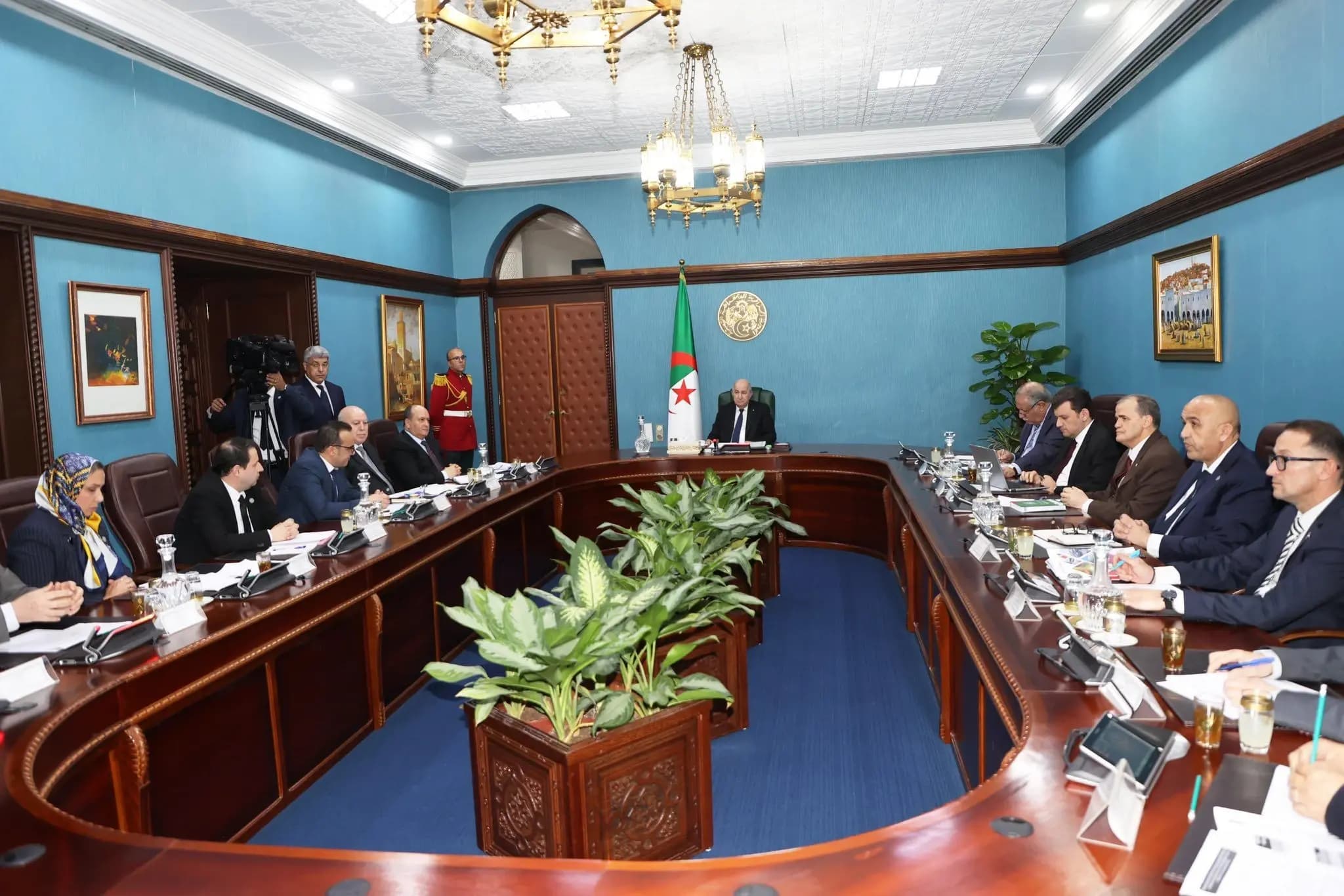 共和国总统主持农业机械化工作会议