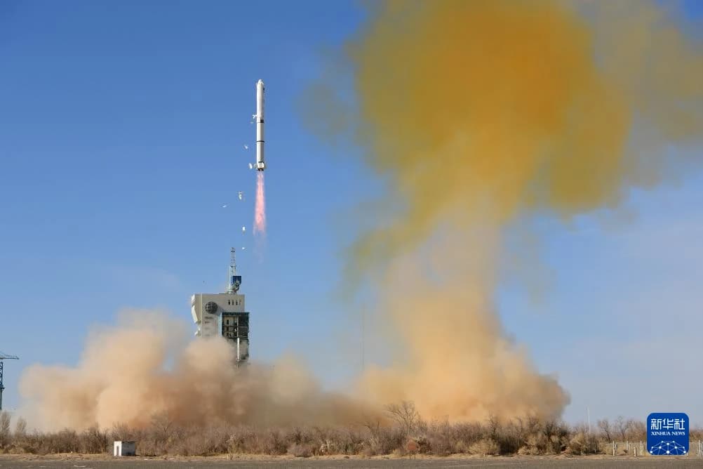 陆军上将赛义德·查内格里哈监督“Alsat-3A”卫星发射