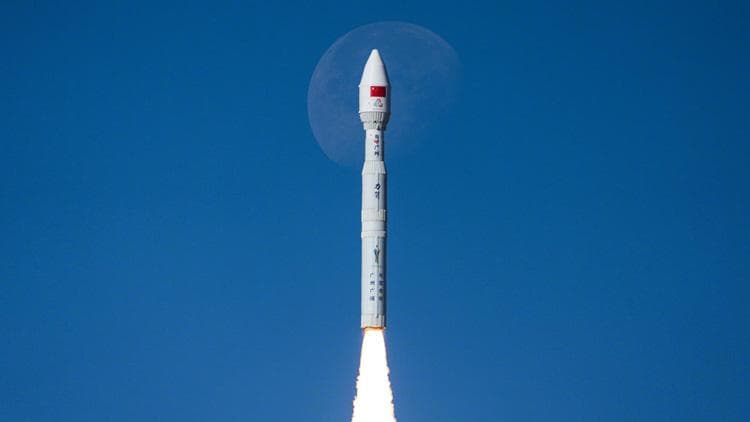 中国：9颗新卫星成功发射升空