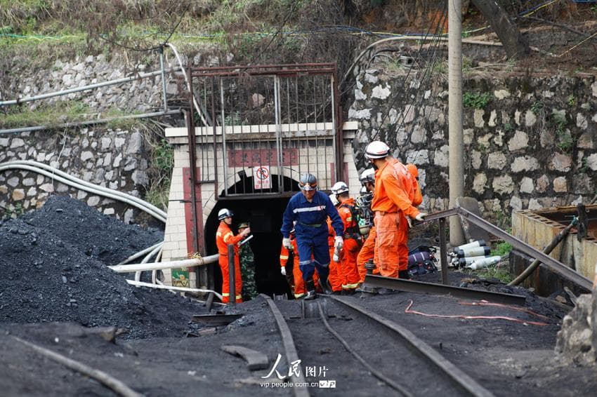中国：东北一座煤矿发生洪水，五人被困