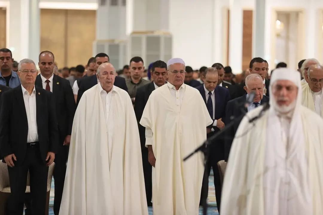 共和国总统在阿尔及尔大清真寺举行宰牲节会礼