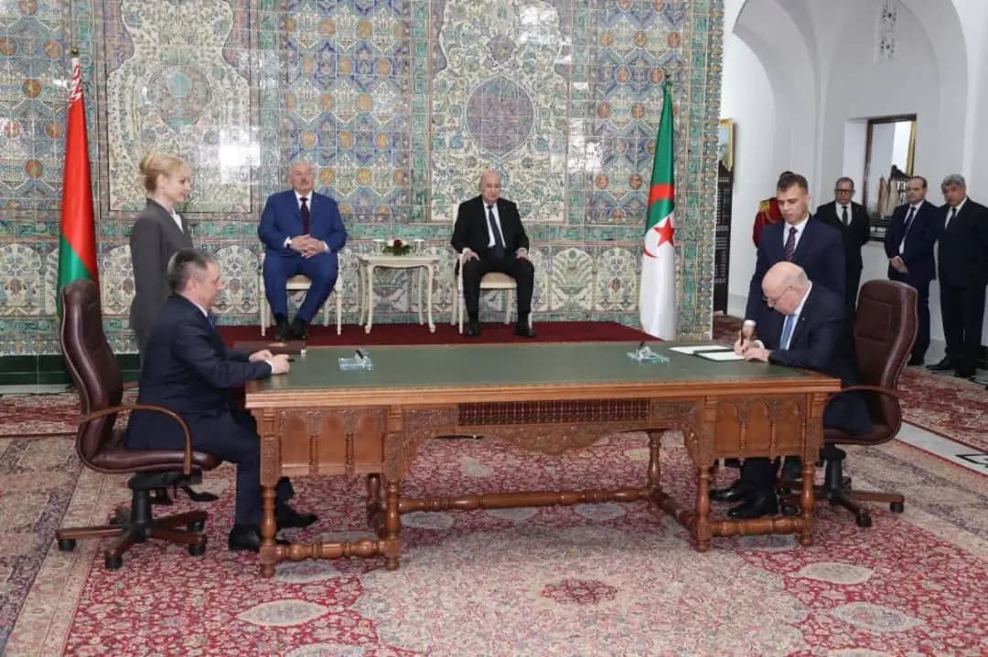 共和国总统与白俄罗斯总统共同主持谅解备忘录和合作协议签署仪式