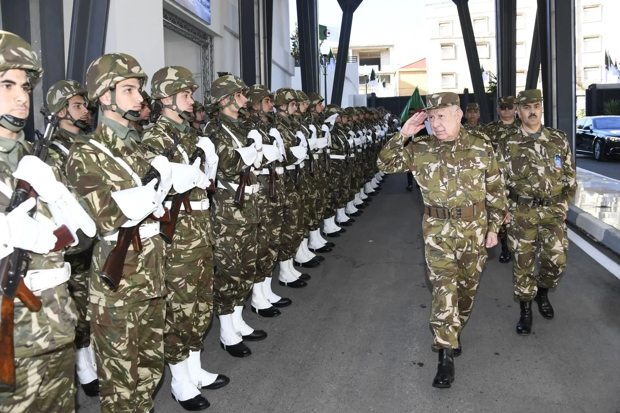 军队将军赛义德·沙内格里哈主持年度军事基础设施干部会议