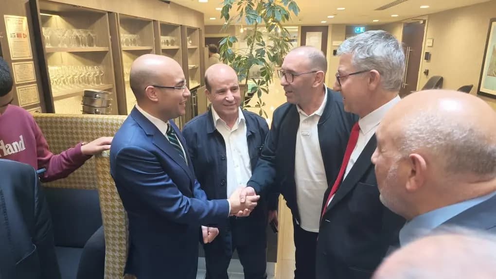 沙伊卜会见了居住在曼彻斯特的阿尔及利亚侨民社区成员
