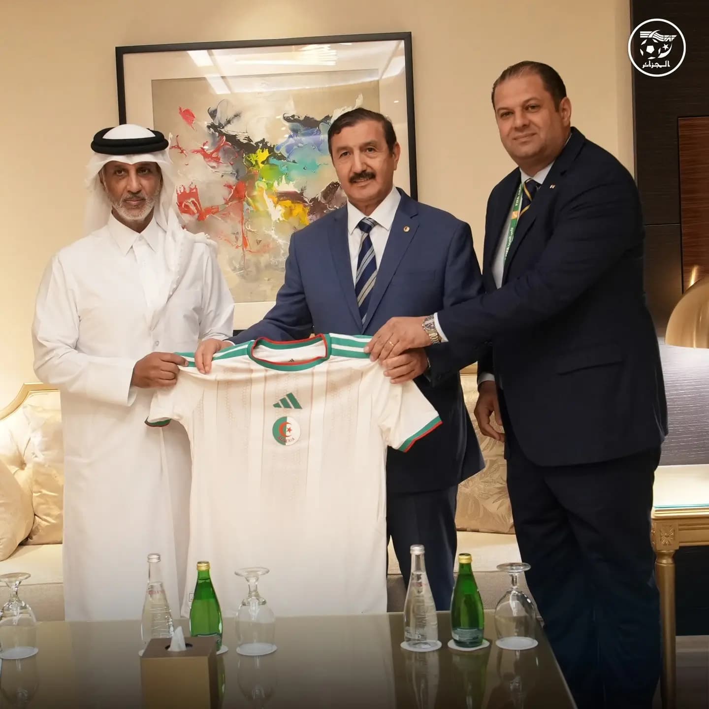 卡塔尔体育部长访问“绿鹰”代表团在多哈