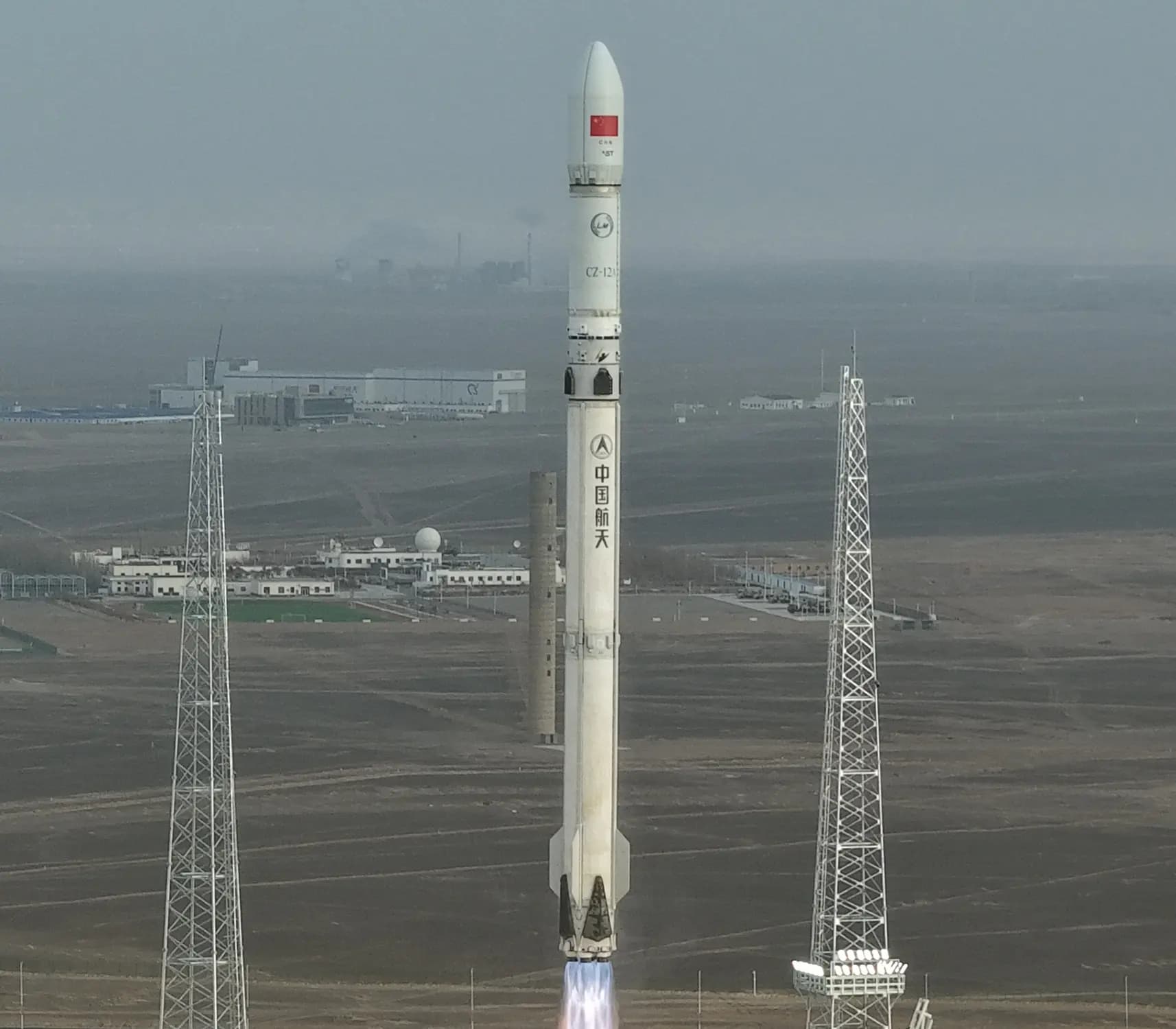 中国用“长征十二号”火箭发射新的互联网卫星组