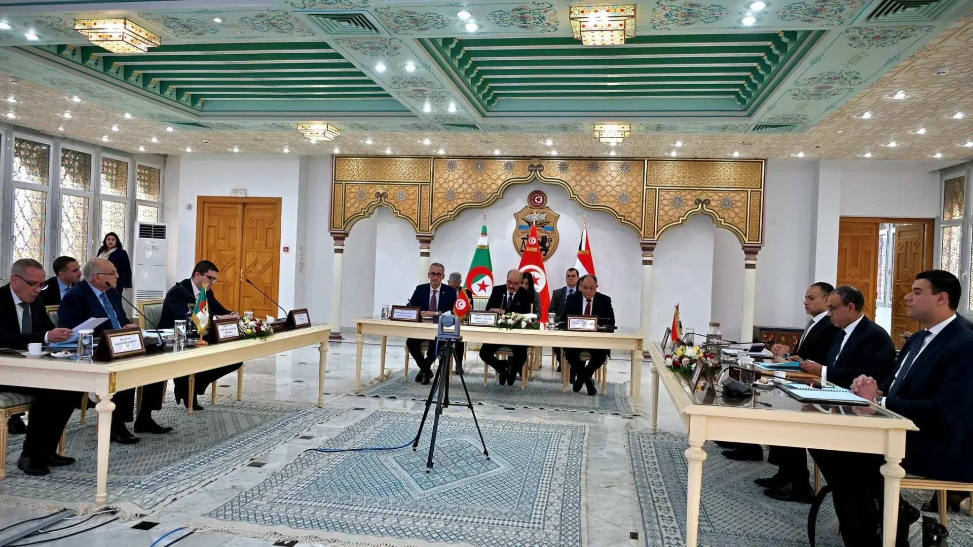 阿塔夫参加在突尼斯举行的利比亚邻国三方机制部长级会议